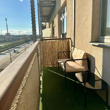 Apartment Ceskomoravska - O2 Arena 프라하 외부 사진