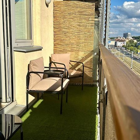 Apartment Ceskomoravska - O2 Arena 프라하 외부 사진