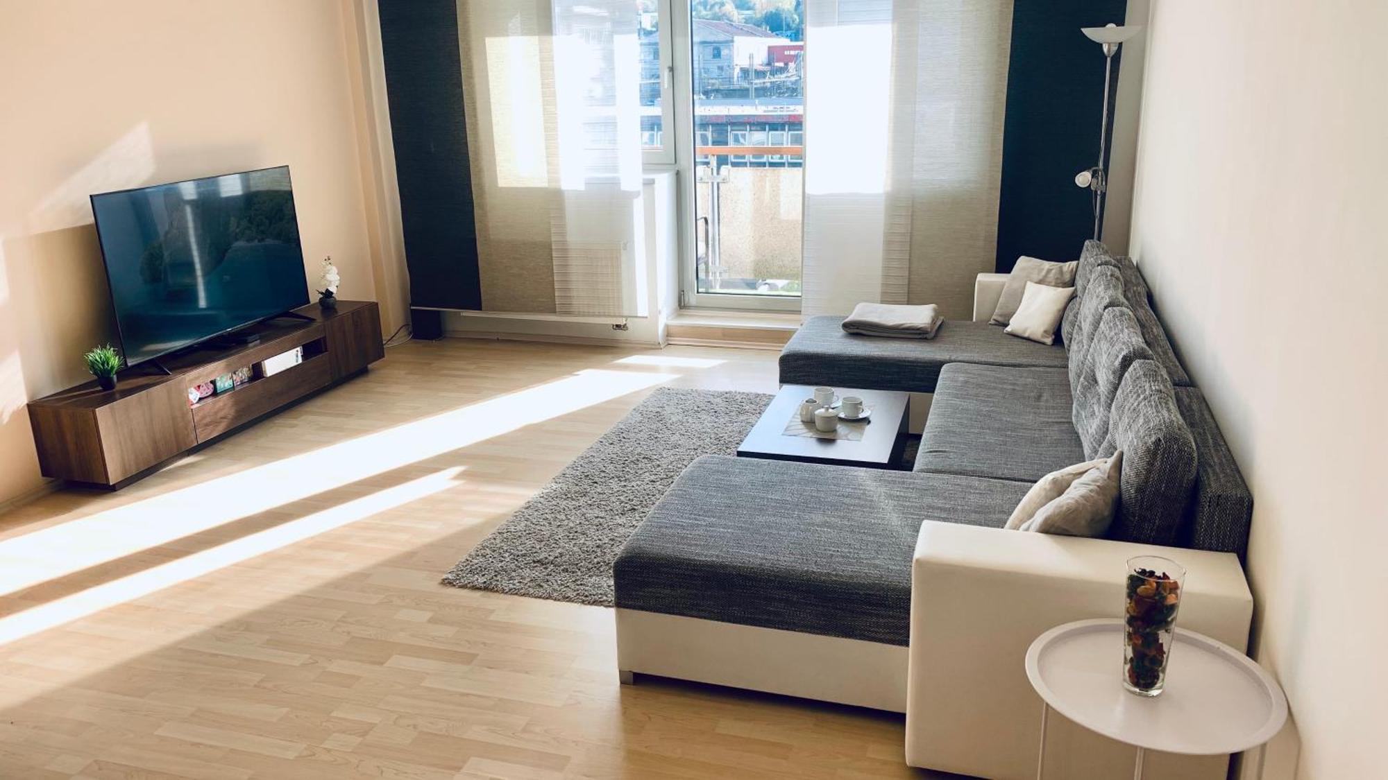 Apartment Ceskomoravska - O2 Arena 프라하 외부 사진